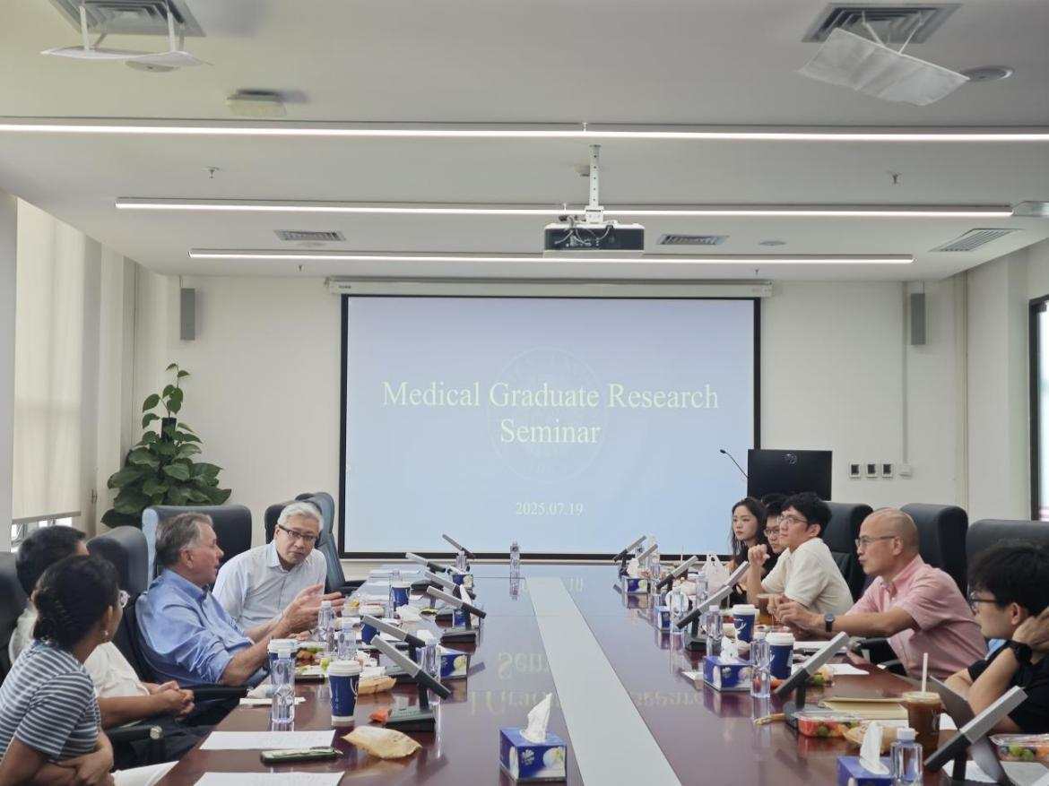 Nobel Laureate and Shenzhen University's Chair Professor Barry Marshall attended the Australia-China Health and MedTech Cooperation Exchange Event